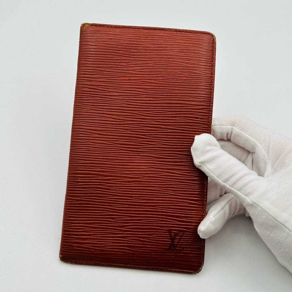 Louis Vuitton Long Epi Bi fold Wallet